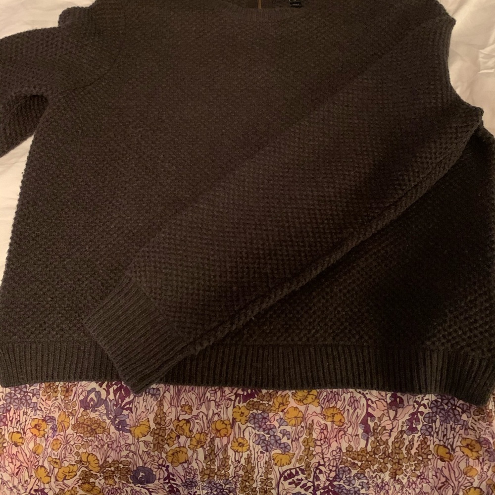 EUC JCrew Medium Sweater Olive Green